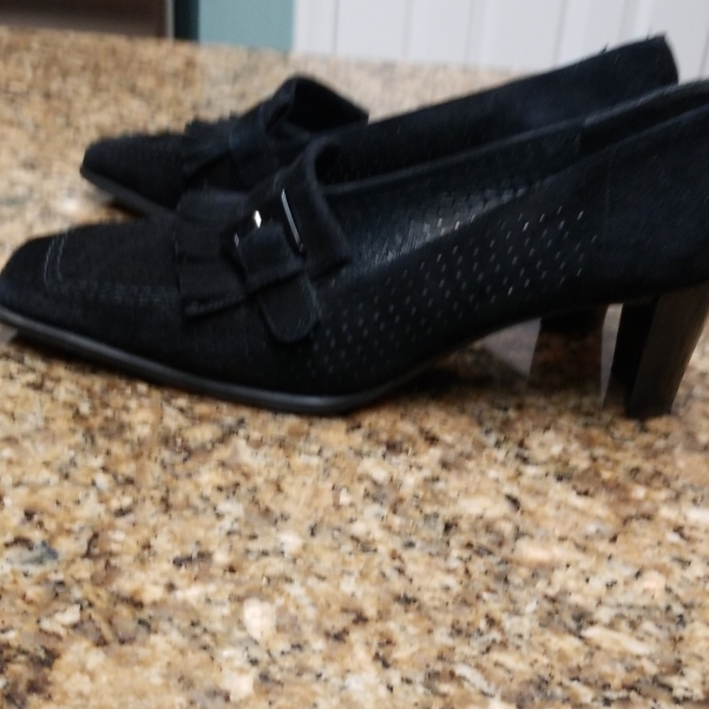 Stuart Weitzman - Picture 4 of 5